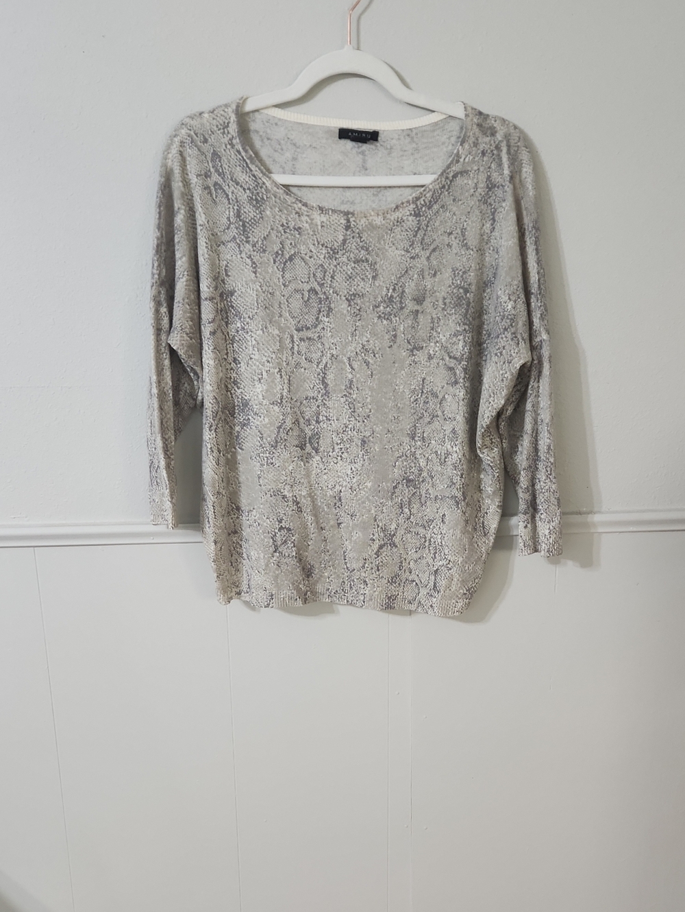 Amisu Beige & Gray Snake-Print Lightweight Sweatshirt